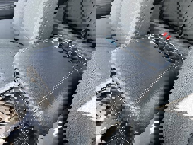 Vehicle image 13 of 25