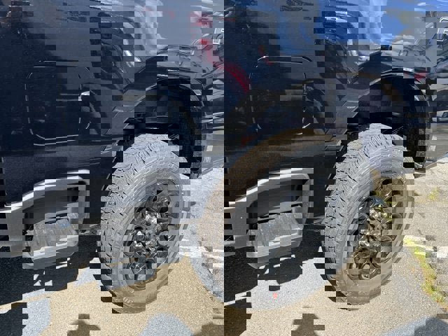 Vehicle image 23 of 25