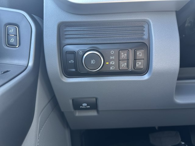 Vehicle image 21 of 31