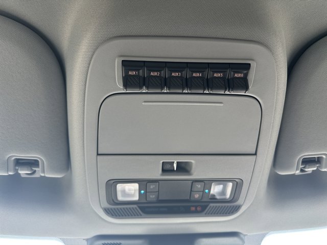 Vehicle image 17 of 31
