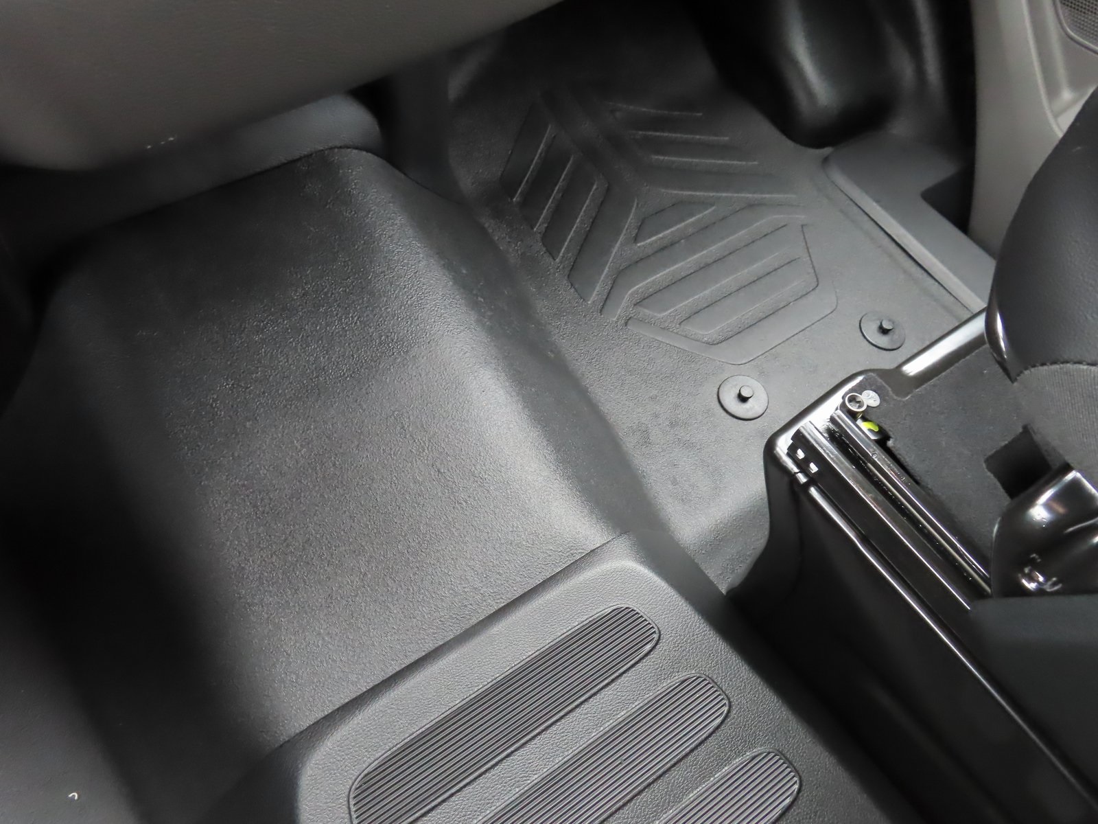 Vehicle image 13 of 16