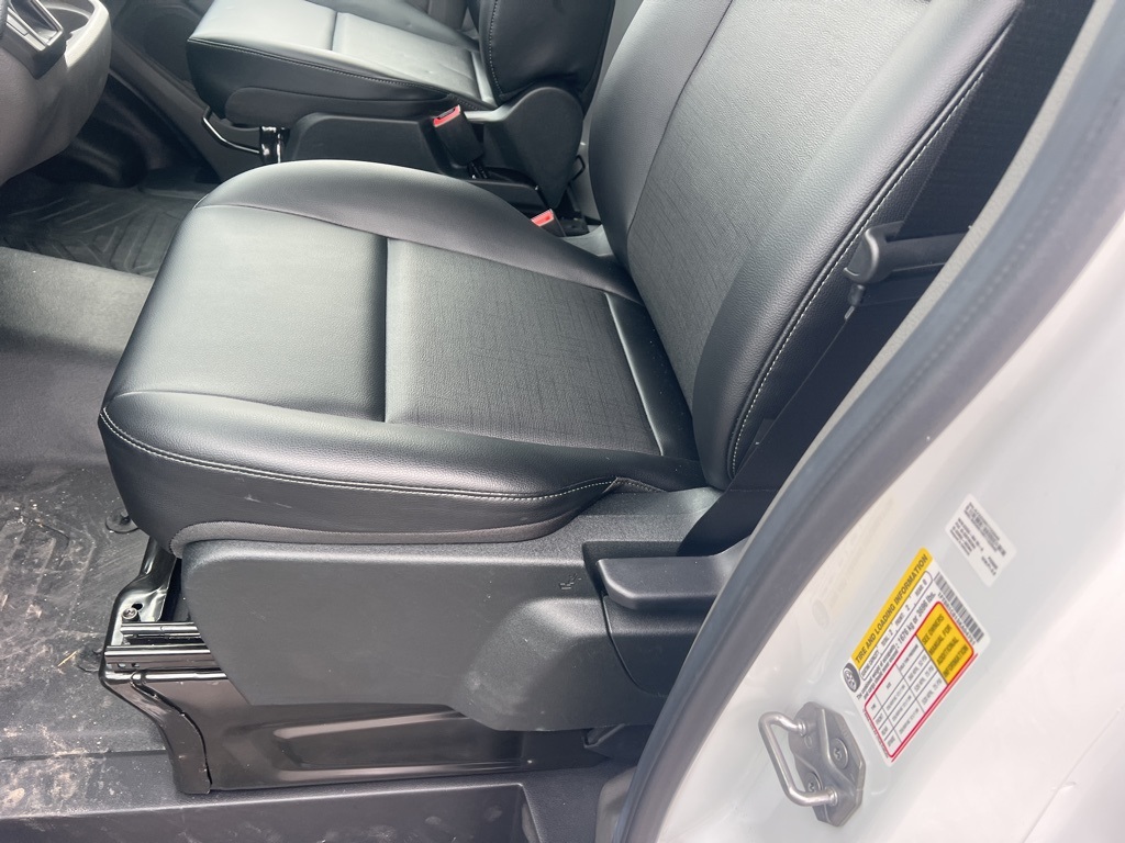 Vehicle image 17 of 20