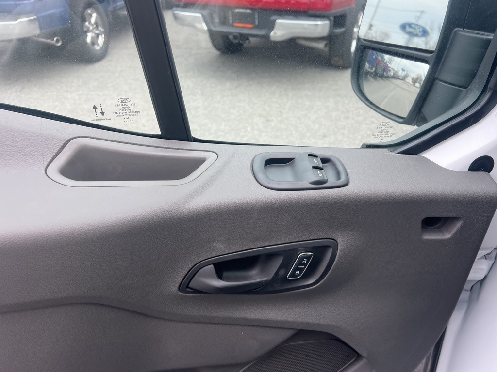 Vehicle image 16 of 20