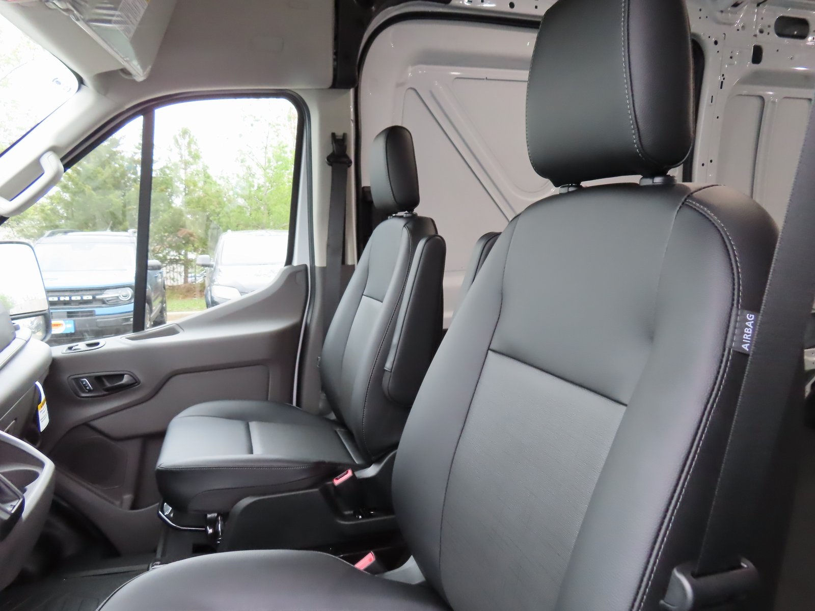 Vehicle image 12 of 13