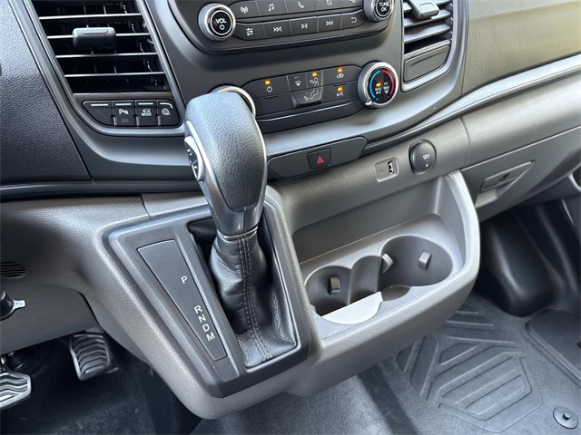 Vehicle image 21 of 31