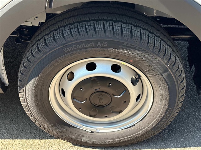 Vehicle image 9 of 31