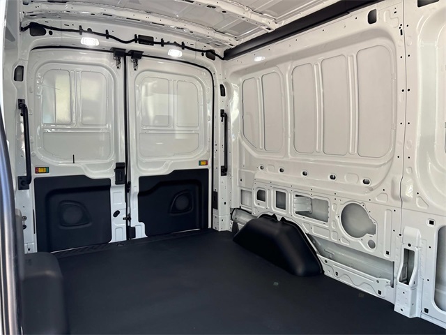 Vehicle image 28 of 31
