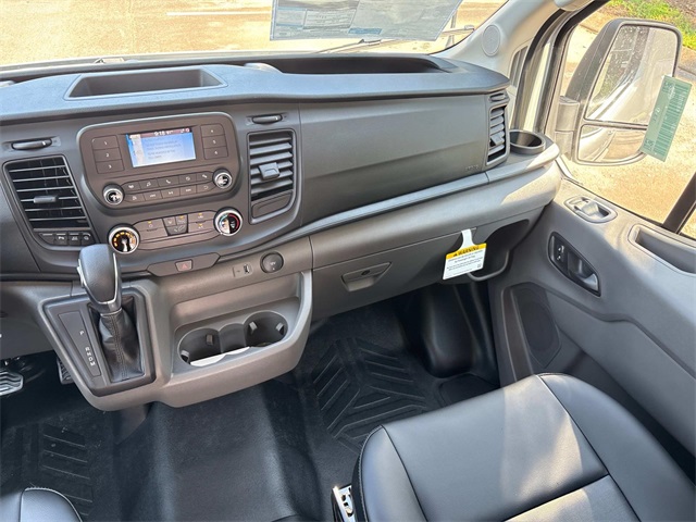Vehicle image 16 of 31