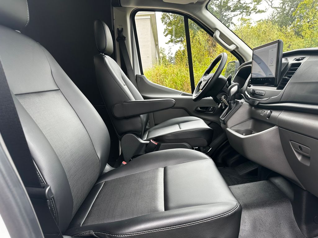 2025 Ford Transit Base Image 25 of 68