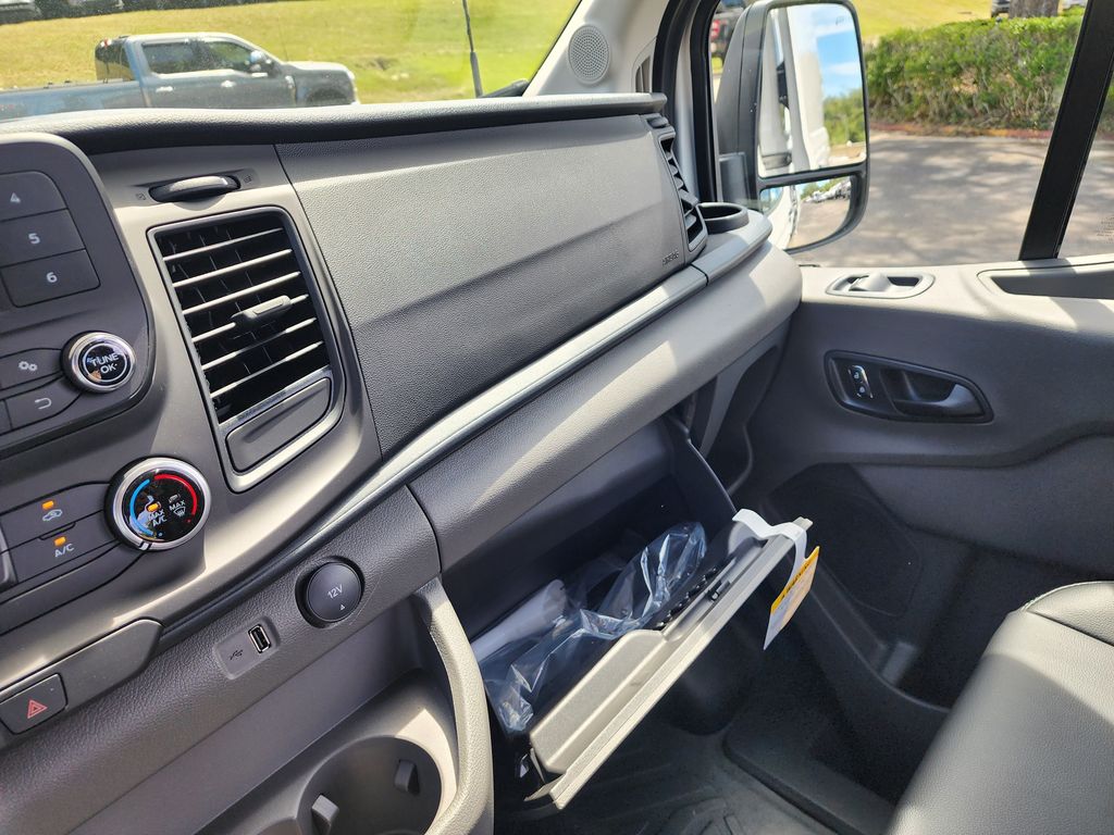 2025 Ford Transit Base Image 25 of 48