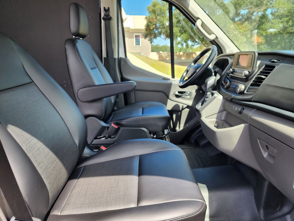 2025 Ford Transit Base Image 19 of 48