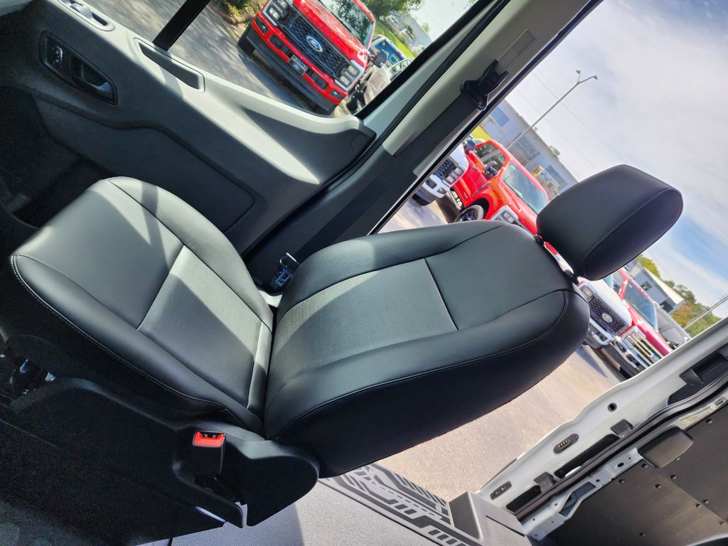 2025 Ford Transit Base Image 20 of 48