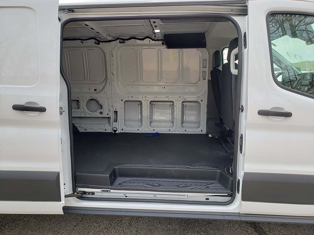 Vehicle image 17 of 27