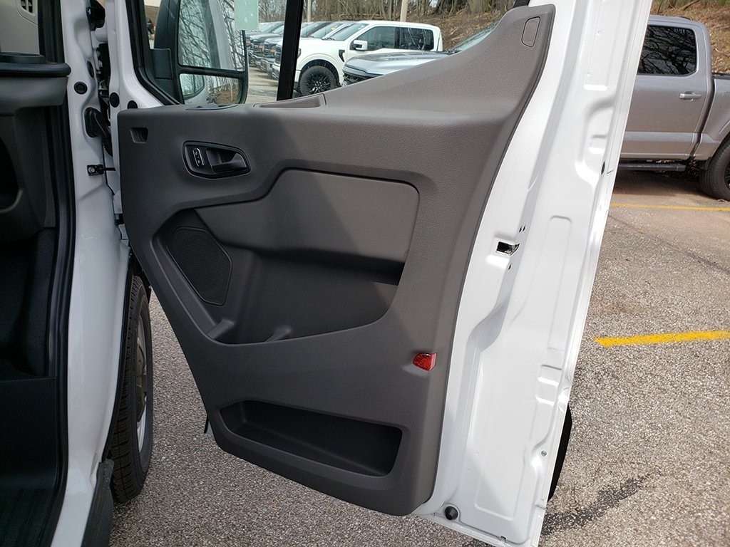 Vehicle image 19 of 27