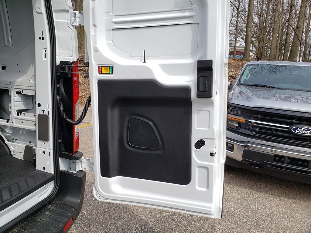 Vehicle image 13 of 27
