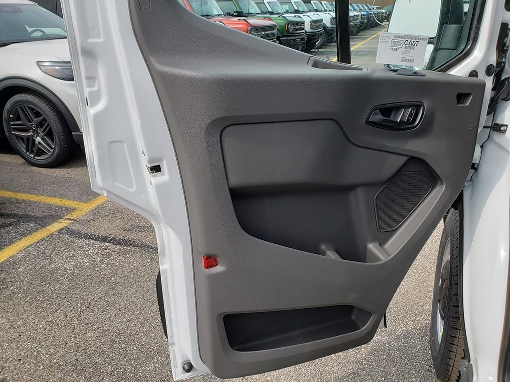 Vehicle image 10 of 27