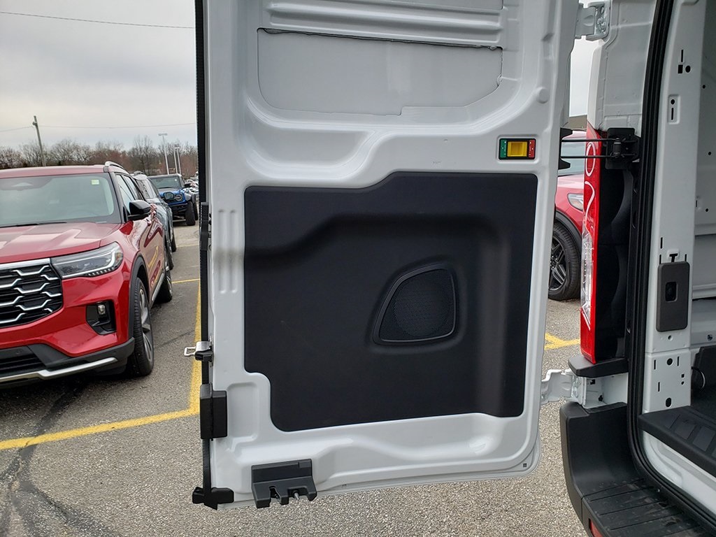 Vehicle image 12 of 27