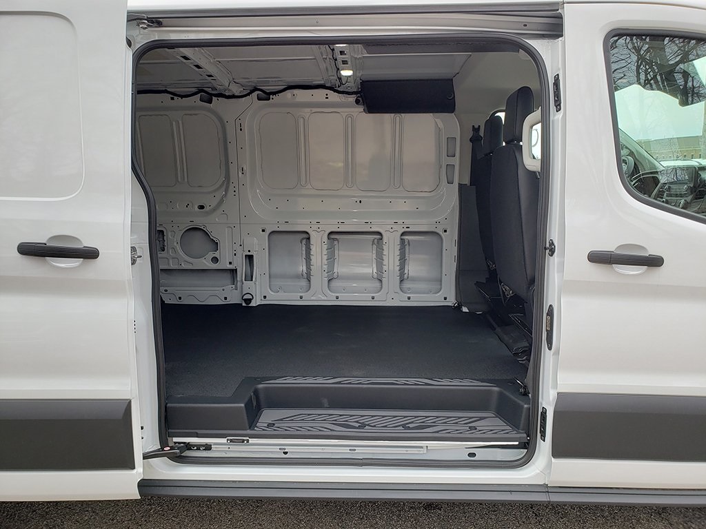 Vehicle image 16 of 27