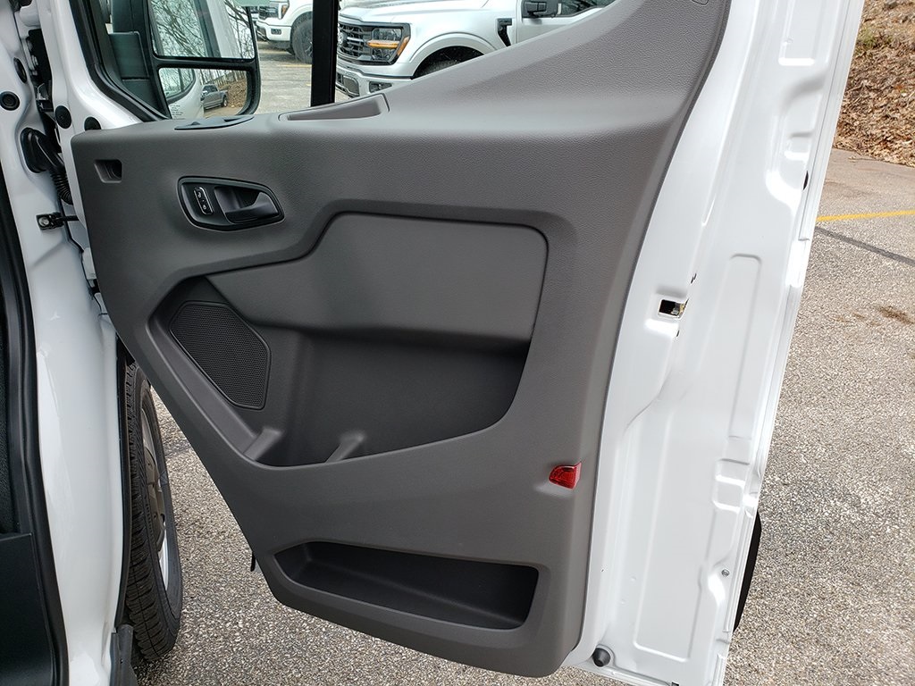 Vehicle image 18 of 27