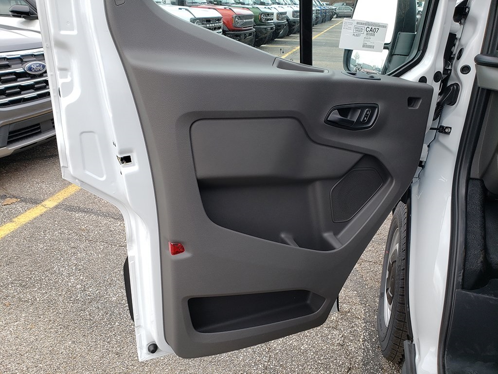Vehicle image 10 of 27