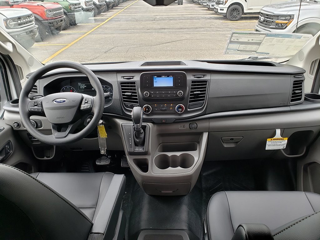 Vehicle image 14 of 27