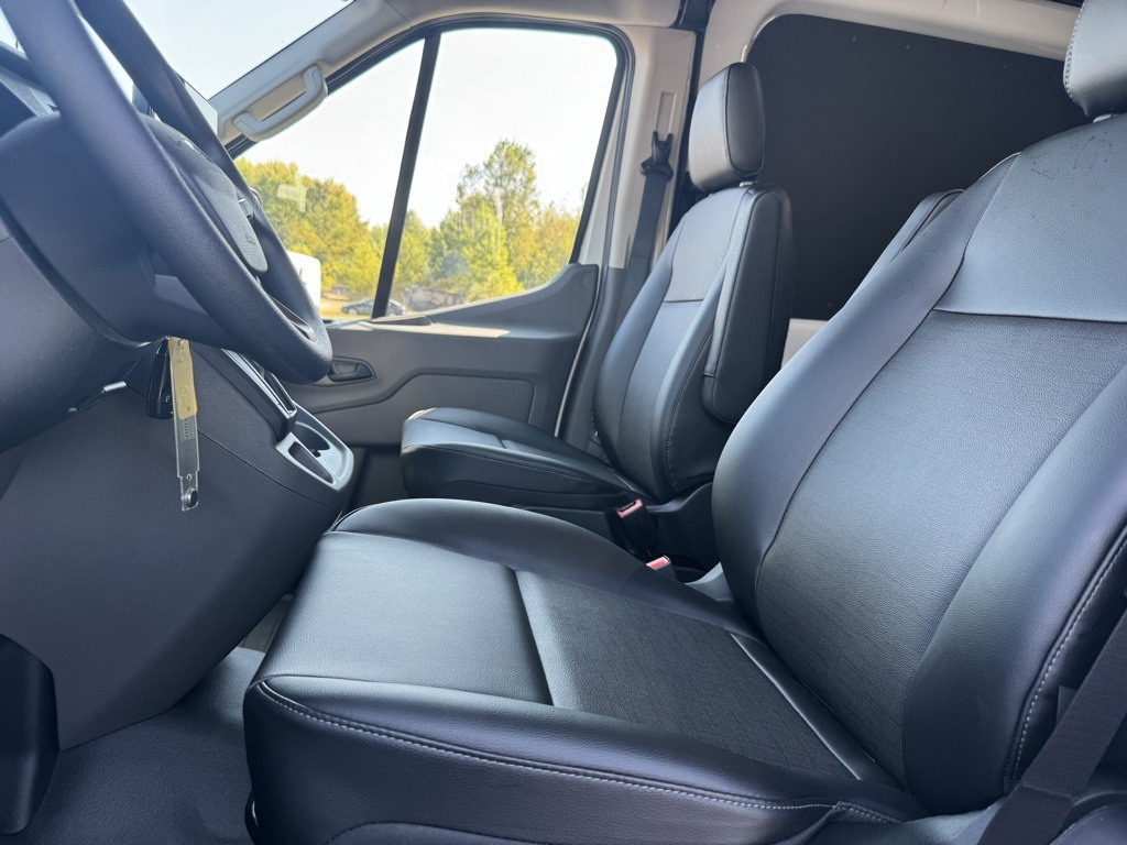 2025 Ford Transit Base Image 17 of 36