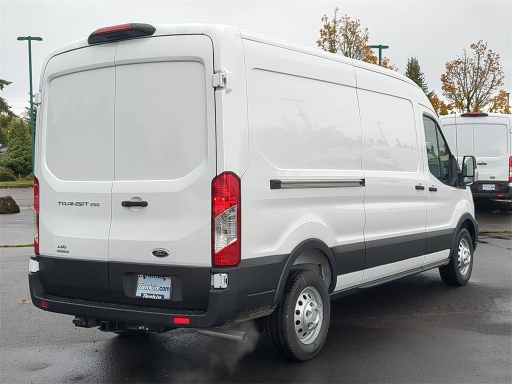 2025 Ford Transit Base Image 5 of 32