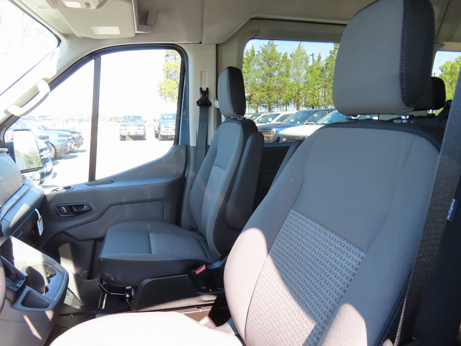 Vehicle image 16 of 22