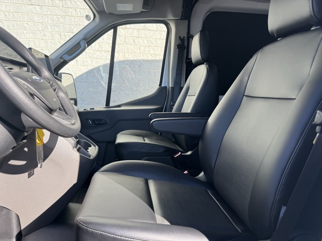 2025 Ford Transit Base Image 17 of 35