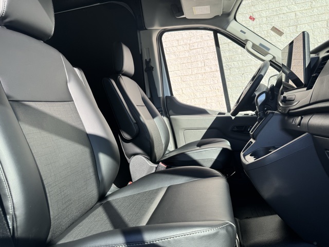 2025 Ford Transit Base Image 18 of 35