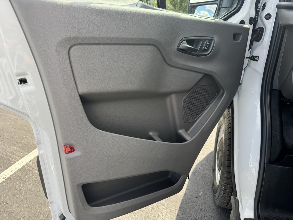 2025 Ford Transit Base Image 30 of 37