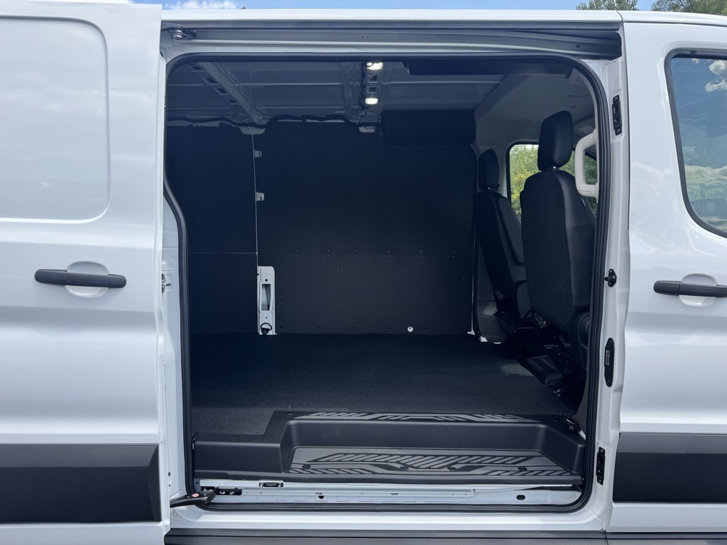 2025 Ford Transit Base Image 18 of 37