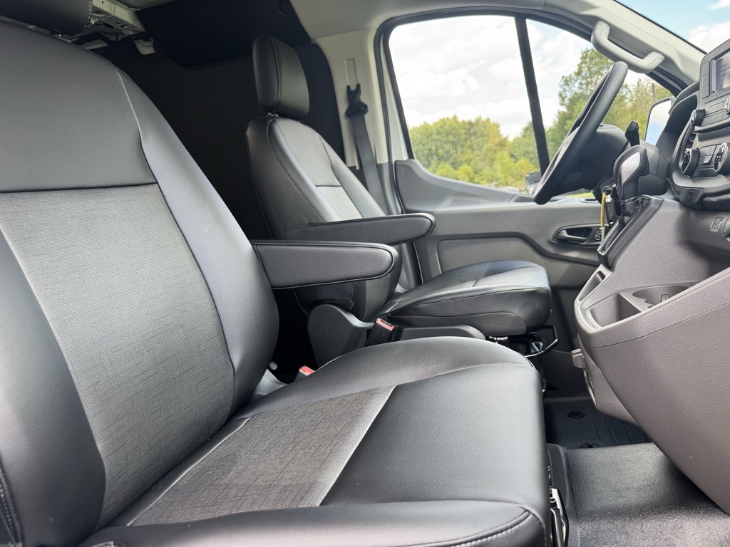 2025 Ford Transit Base Image 19 of 37