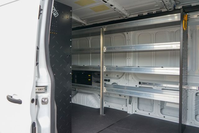 Vehicle image 33 of 36
