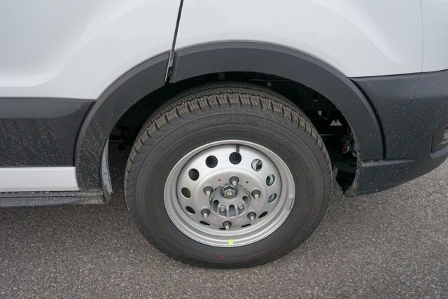 Vehicle image 18 of 36