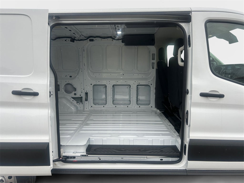 2025 Ford Transit Base Image 10 of 21
