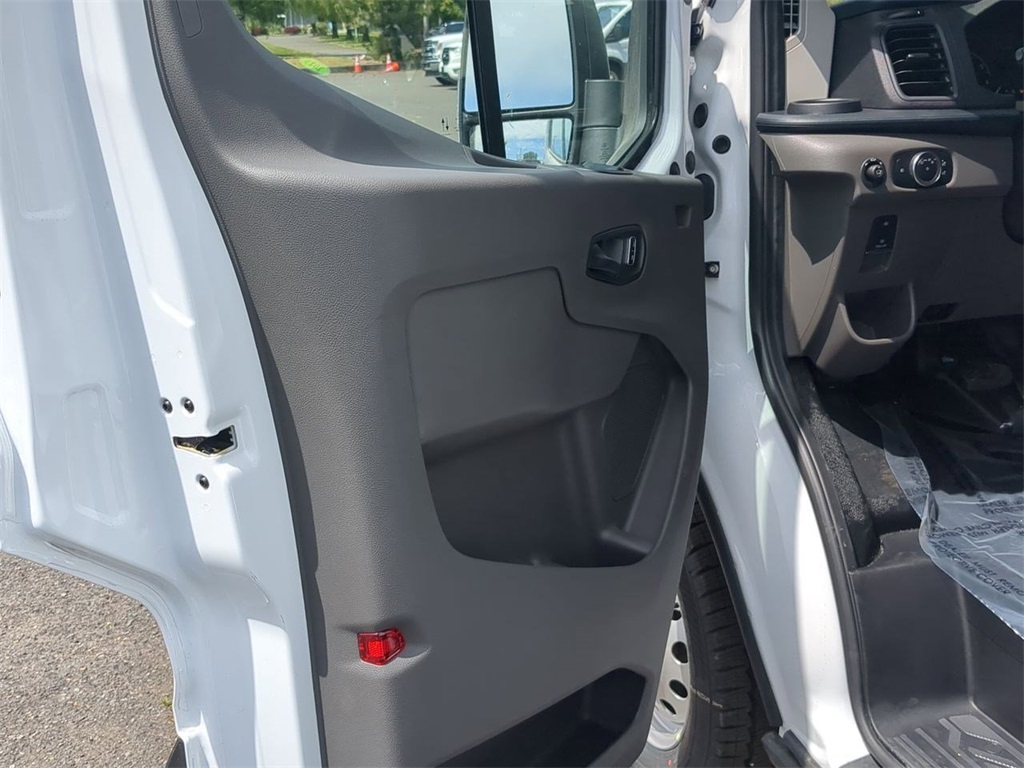 2025 Ford Transit Base Image 9 of 31