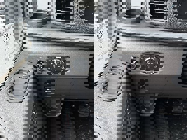 Vehicle image 11 of 12