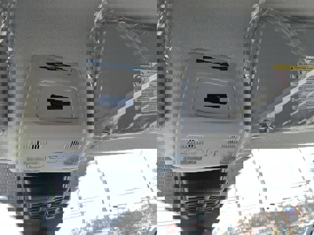 Vehicle image 10 of 12