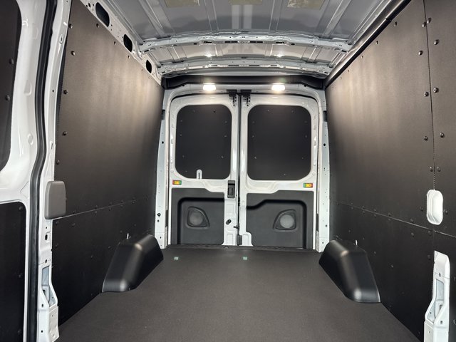 Vehicle image 26 of 32
