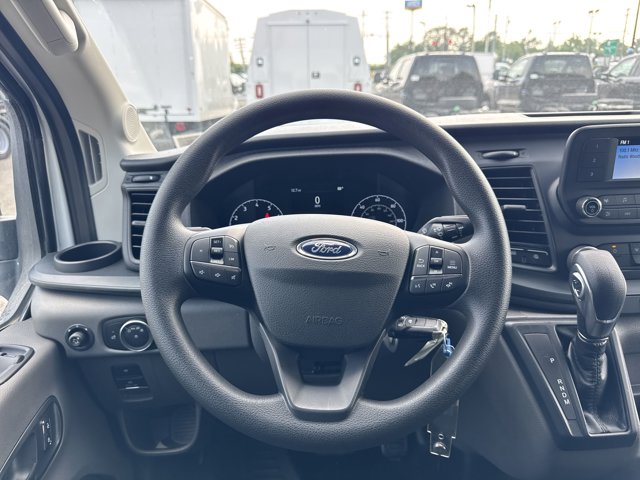 Vehicle image 13 of 32