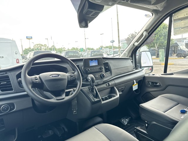 Vehicle image 14 of 32