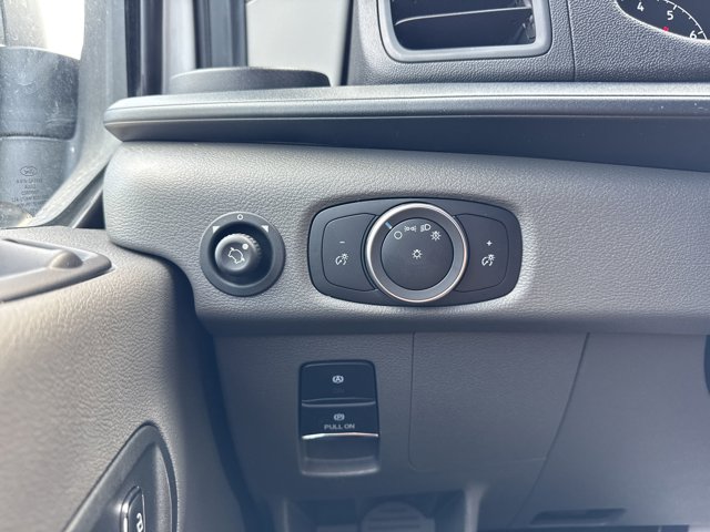 Vehicle image 22 of 32