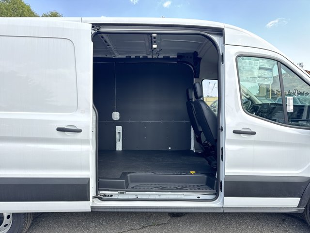 Vehicle image 27 of 32