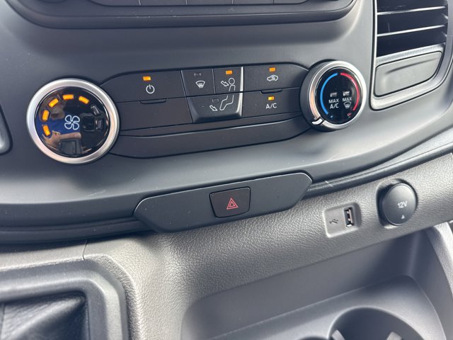 Vehicle image 20 of 32