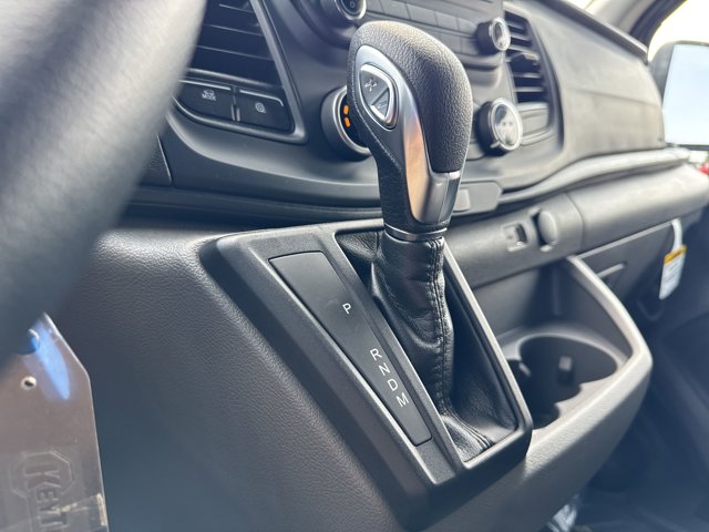 Vehicle image 21 of 32