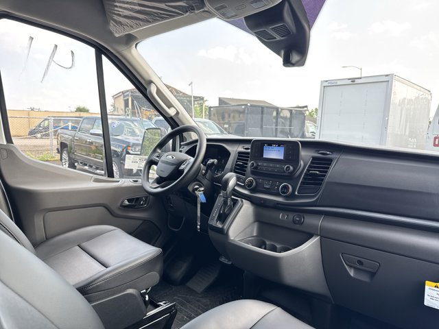 Vehicle image 15 of 32