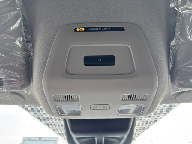 Vehicle image 17 of 32