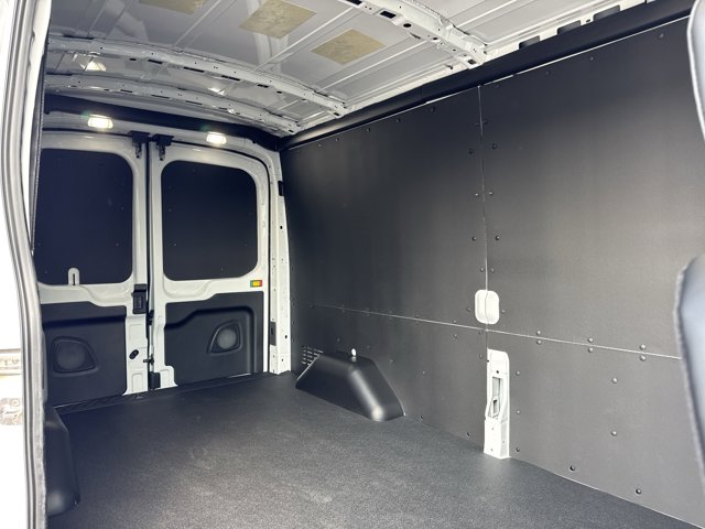 Vehicle image 29 of 32