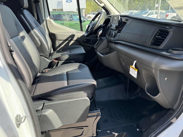 Vehicle image 17 of 25